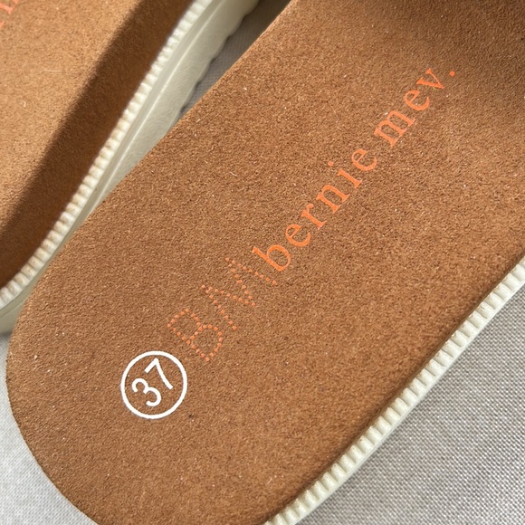 Bernie Mev Capri Slip on Sandal in Silver Gray -  size 37 (US 6.5/7) - EUC - Picture 7 of 7